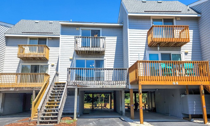 Sea Acres House | 2BR | Pool | Deck | Tennis | W/D
