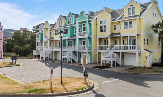 Bermuda Bay House | 2BR Sea Glass Castle at Cambridge Cove in Bermuda Bay