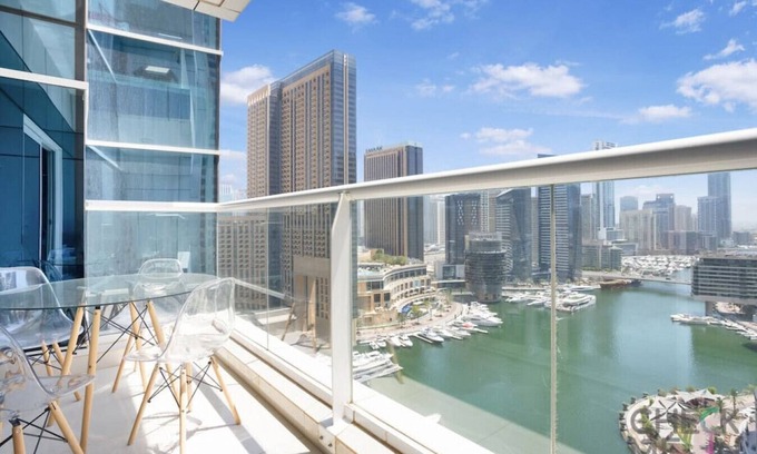 Jumeira 1 Apartment | 2BR Smart-Home Suite with Amazing Marina Views
