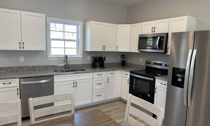 Lexington - Salisbury Apartment | 2BR The Bandit Suite