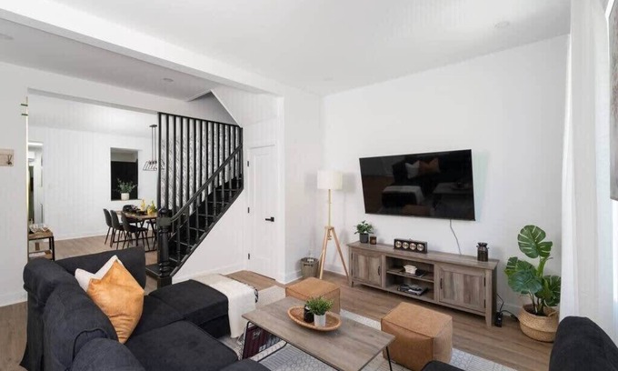 Quartier des Spectacles Apartment | 2Floor Penthouse Downtown 4BDR-2BA