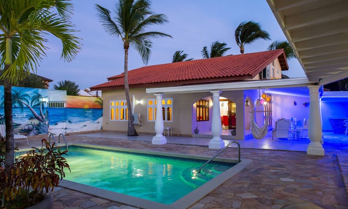 Malmok Villa | 2min walk to Tres Trapi, Boca Catalina & Malmok Beach. Family friendly!