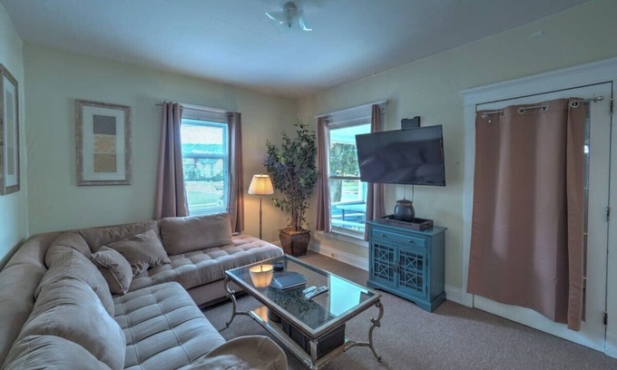Oneonta Apartment | 2nd Base Apt 1 - All Star Baseball Rentals