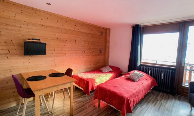 Les Almes Apartment | 2nd floor, balcony, tv, ski locker, 24m², Tignes