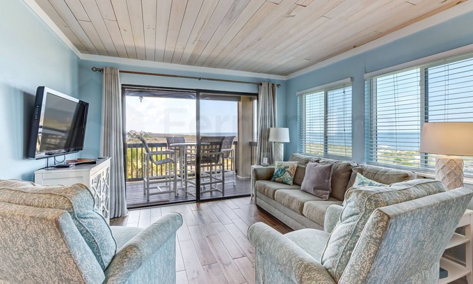 Fernandina Beach Condo | 2nd Floor, newly remodeled 2 Bed/2 Bath ocean front condo, sleeps 6.