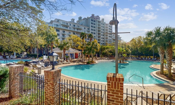 Baytowne Wharf Condo | 2nd-floor resort condo with balcony, on-site pool, golf, tennis & beach access