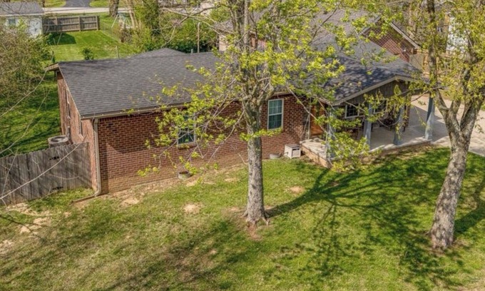 Richmond House | 3/2 Close to I-75 & UK Pet friend quiet in the cut