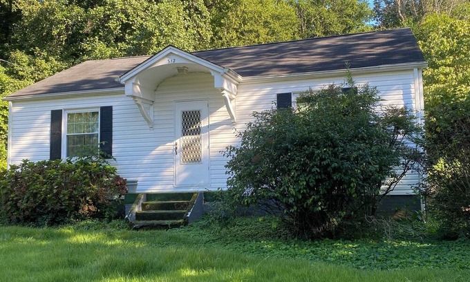 Knoxville Cottage | 3.3 Miles from Neyland Stadium - Renovations almost complete. Ready by 10/10/25