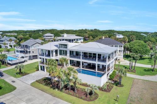 Isle of Palms House | 3 47th Avenue by AvantStay Oceanfront Private Pool View