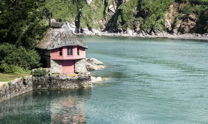Bantham House | 3 Avonside with stunning waterside views, near beach, in Bantham, South Devon
