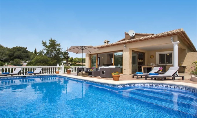 Tarraula Villa | 3 bedroom Villa, sleeps 6 with Pool, Air Con and FREE WiFi