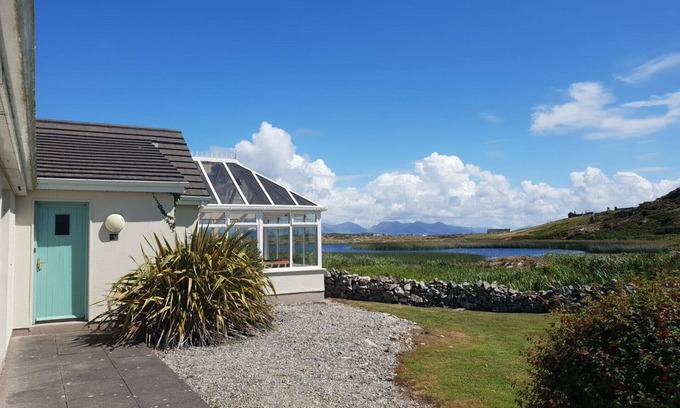 Ballyconneely House | 3 Ballyconneely Aillebrack offers fabulous views