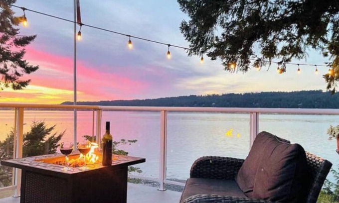 Fanny Bay House | 3 bd, 1.5 bath oceanfront home, walk-on waterfront, pets welcome! 4-6 mo lease.