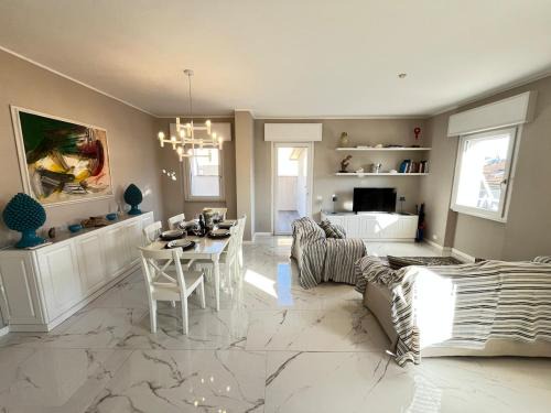 Marina di Pietrasanta Apartment | 3 Bdr 100m from the Sea and Sea View and Terrace