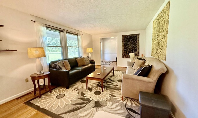 Oak Ridge Apartment | 3 Bdrm in Oak Ridge. High Point, Greensboro, W.S