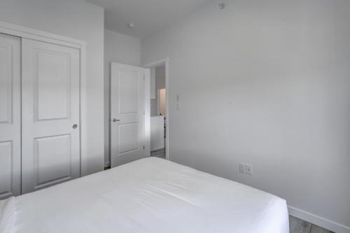 Sage Hill Apartment | 3 Bed 1.5 Bath 20 min DT 1 hour Canmore