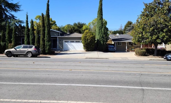 Farm Hills House | 3 bed 2 bath home in heart of Silicon Valley