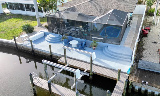 Saint James City House | 3 Bed 2 Bath on Deep Canal 5 minutes to channel CLEAN & NICE. New boat hoist