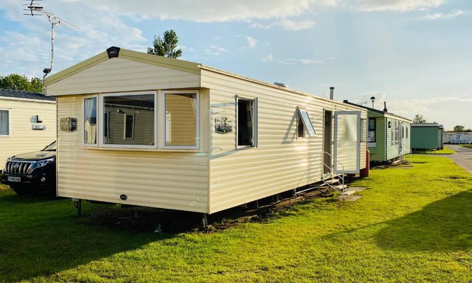 Great Yarmouth House | 3 Bed 8 Berth Caravan in California Cliffs - D53