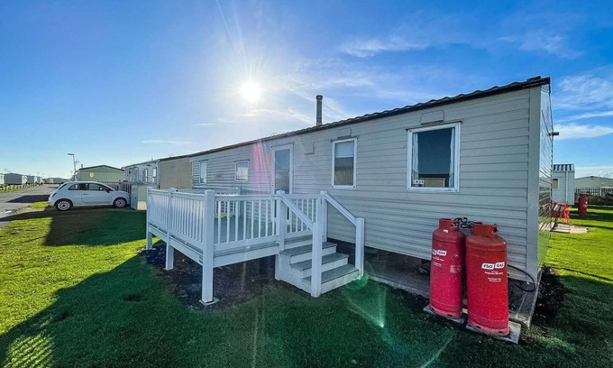 Clacton-on-Sea House | 3 bed, 8 berth caravan for hire at St Osyth Park near Clacton-on-Sea ref 28039CW