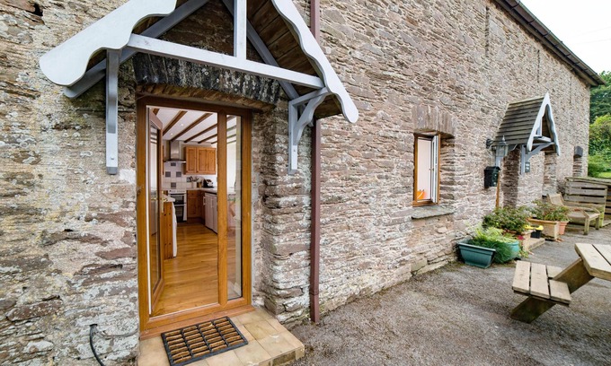 Chillington House | 3-bed barn conversion near Kingsbridge, close to top beaches, with fast WiFi.