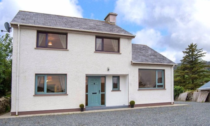 Clonmany House | 3-Bed House in Clonmany With Panoramic Hillside Se