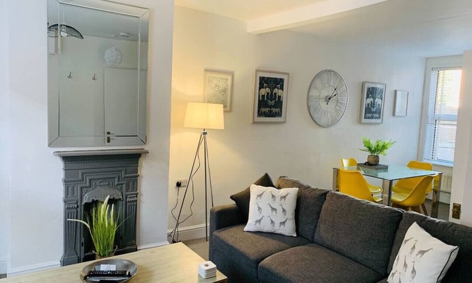 Salisbury Apartment | 3 Bed in Salisbury sleeps 6