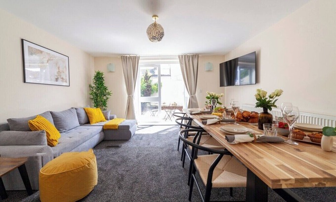 Stratford House | 3-Bed Large Garden House Stratford,Free Parking