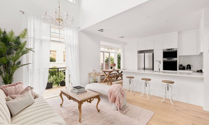Port Melbourne Apartment | 3-Bed Luxury Apt in Port Melbourne