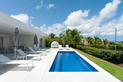 Mount Standfast Villa | 3 bed Luxury villa with sea views on Platinum Coast & beach club access