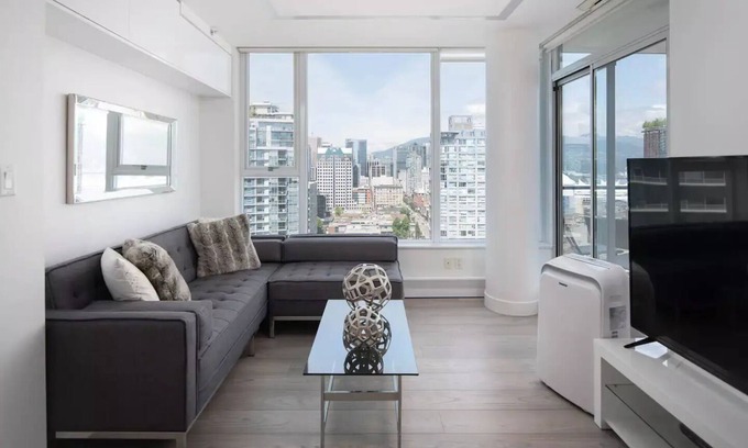 Crosstown Condo | 3 bed Subpenthouse Ocean&Mountain Views Downtown