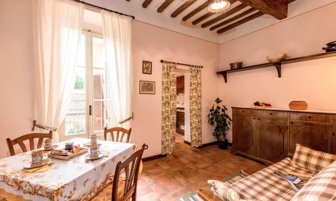 Popoltaio-Schiacciato Apartment | 3 bedroom Apartment, sleeps 8 in Popoltaio-Schiacciato with Pool, Air Con and WiFi