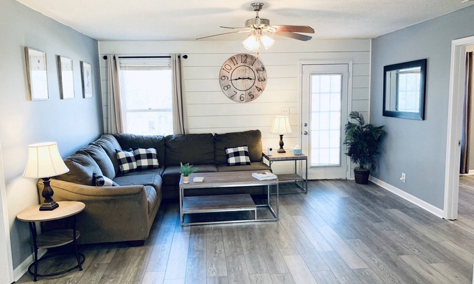 Clarksville House | ★3 Bedroom/2 Bath 10 minutes from Ft Campbell!★