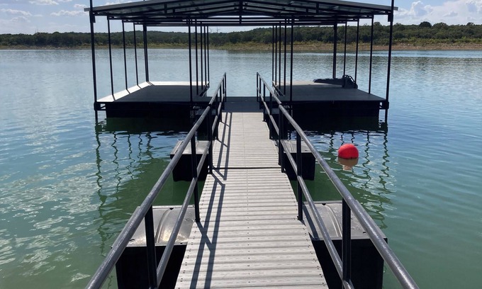 Cisco House | 3 bedroom 2 bath lake home with covered dock