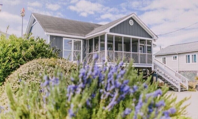 Murrells Inlet House | 3 bedroom-2 bathroom Beach house in the heart of Garden City/Murrells Inlet