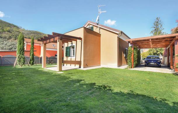 Cisano sul Neva House | 3 bedroom accommodation in Cisano sul Neva