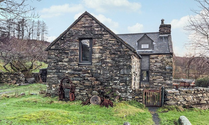 Penrhyndeudraeth Cottage | 3 bedroom accommodation in Penrhyndeudraeth, near Porthmadog