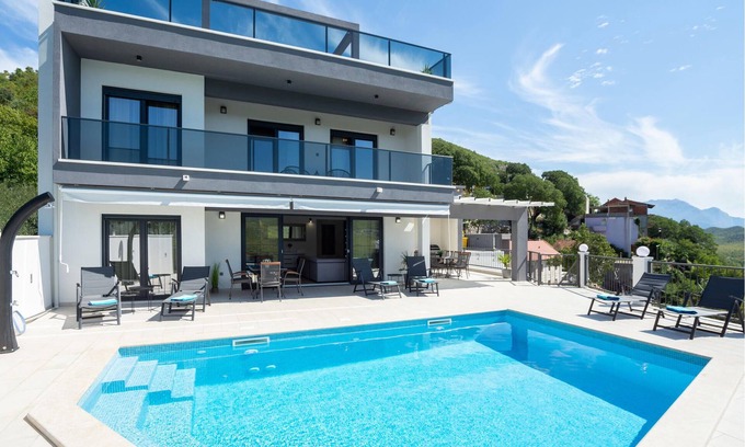 Blato na Cetini House | 3 bedroom accommodation in Blato Na Cetini