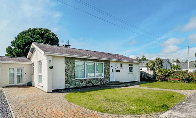 Morfa Bychan Cottage | 3 bedroom accommodation in Morfa Bychan, near Porthmadog