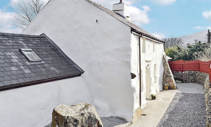 Brynrefail Cottage | 3 bedroom accommodation in Waunfawr, near Caernarfon
