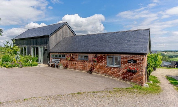 Ross-on-Wye Cabin | 3 bedroom accommodation in Whitchurch, near Monmouth