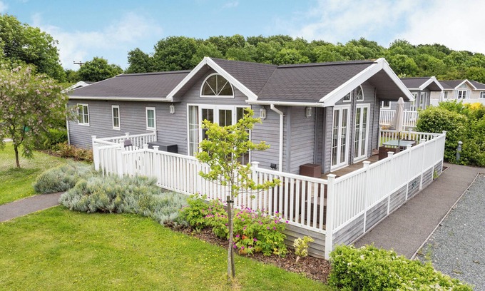 Hundall Cottage | 3 bedroom accommodation in Mercia Marina, Willington