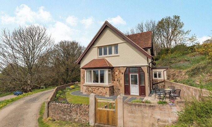 Malvern Cottage | 3 bedroom accommodation in Malvern