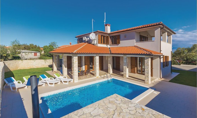 Kavran House | 3 bedroom accommodation in Kavran