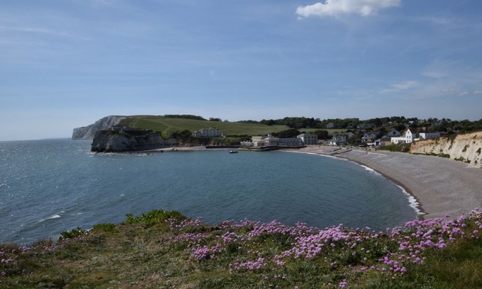 Freshwater Bay Apartment | 3 bedroom Apartment in Freshwater Bay, Isle of Wight - 78098