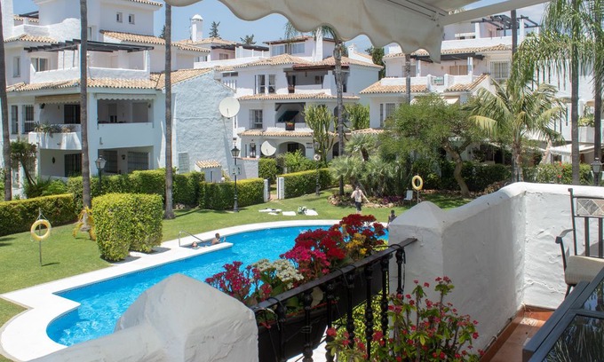 Marbella Apartment | 3 Bedroom Apartment in Los Naranjos de Marbella near Puerto Banus