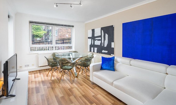 Westbourne Green Apartment | 3 Bedroom Apartment in Little Venice by Paddington
