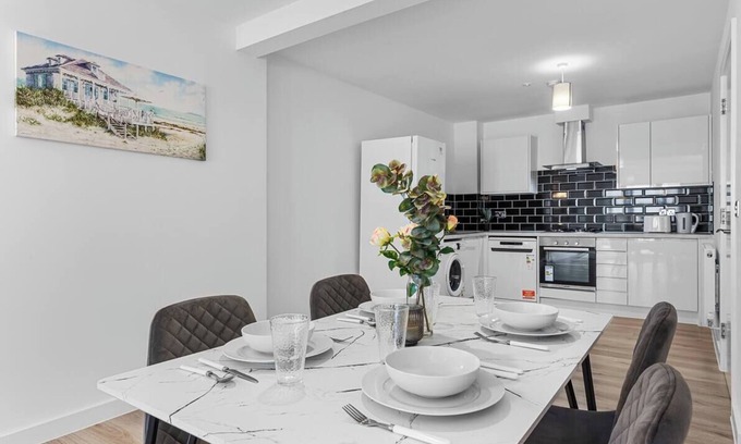 Tooting Apartment | 3-bedroom apartment in wonderful London with AC MR2