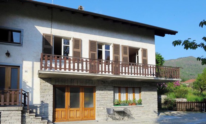 Bracchio Apartment | 3 bedroom Apartment, sleeps 6 in Mergozzo with WiFi