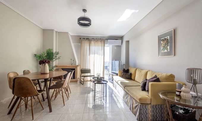 Kinosargous Apartment | 3 bedroom apt in Athens with Acropolis View